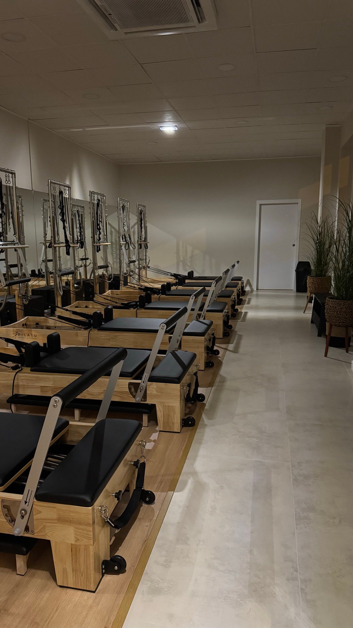 Sala de reformers de Pilates Churra